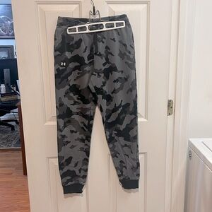 Boys Under Armour Camo Fleece ColdGear Joggers YLG Bluish-Black/Gray/Grey
